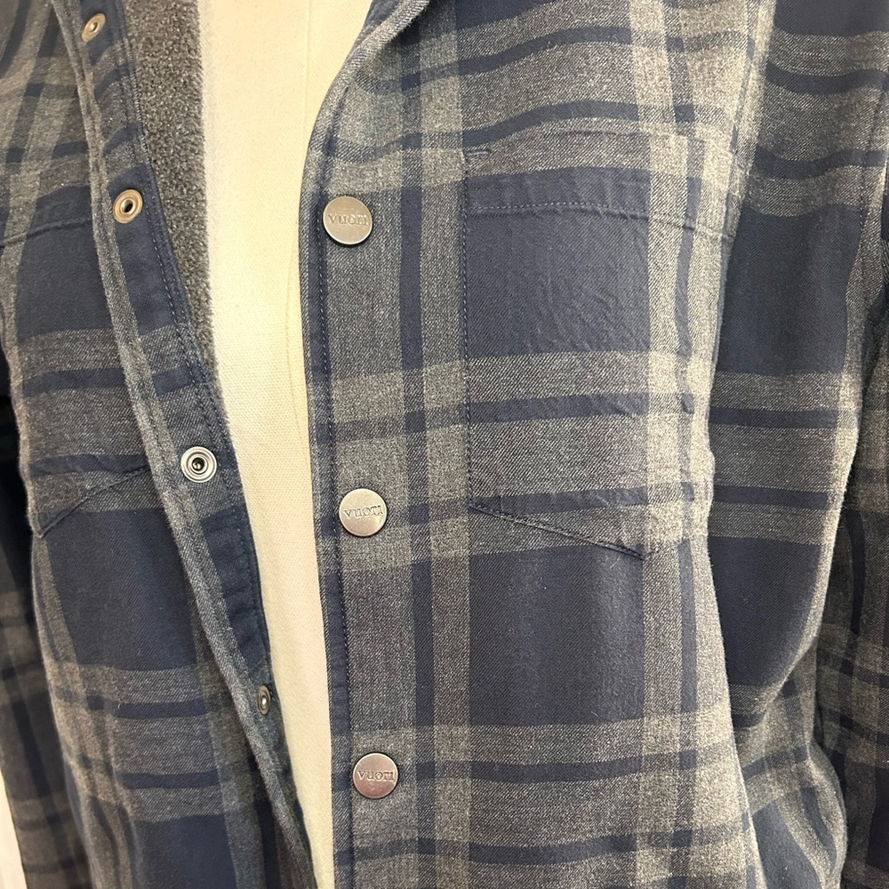 Vuori Men’s Range Shirt Jacket Gray Navy Plaid Fleece Lined Size Small - Picture 3 of 5